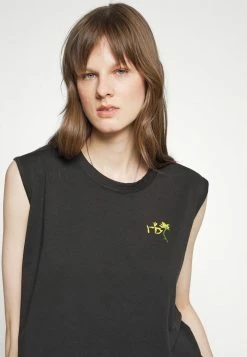 Rag & Bone FLORAL CROPPED MUSCLE - Print T-shirt - Black 6 Rag & Bone FLORAL CROPPED MUSCLE - Print T-shirt - Black -US rag & bone Sales shop 1c0f854a7c1e4cadb34b9e0c9ca08a8a