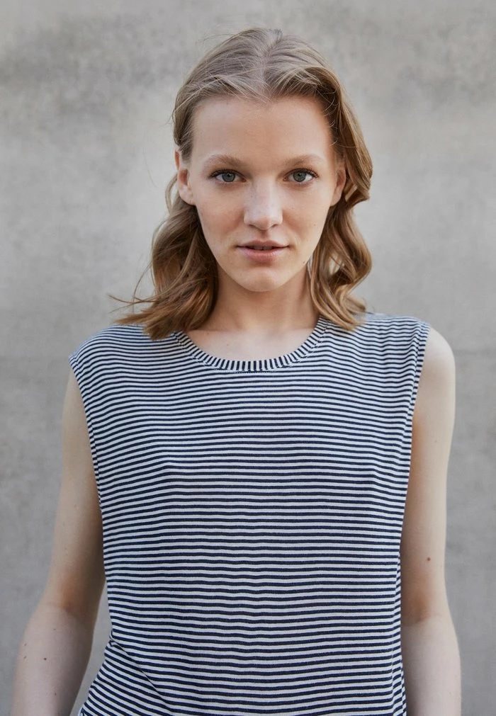 MICHAL MUSCLE TANK - Print T-shirt - navy/white Rag & Bone MICHAL MUSCLE TANK - Print T-shirt - Navy/white -US rag & bone Sales shop 476648b94bf64190a0f062f1e59aa434