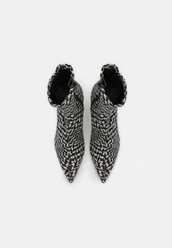 Rag & Bone BREA BOOT - Classic Ankle Boots - Black/white -US rag & bone Sales shop 7501978d54f54cf18cc0b42fe123bf3f