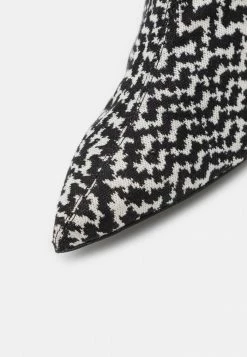 Rag & Bone BREA BOOT - Classic Ankle Boots - Black/white -US rag & bone Sales shop bcb7ad724c2c4859a70465b03724fbca