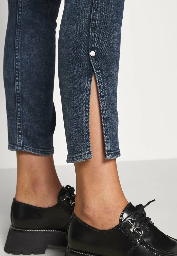 NINA HIGH RISE - Jeans Skinny Fit - blue denim Rag & Bone NINA HIGH RISE - Jeans Skinny Fit - Blue Denim -US rag & bone Sales shop c57430376e804f3486d927ae44eab06a